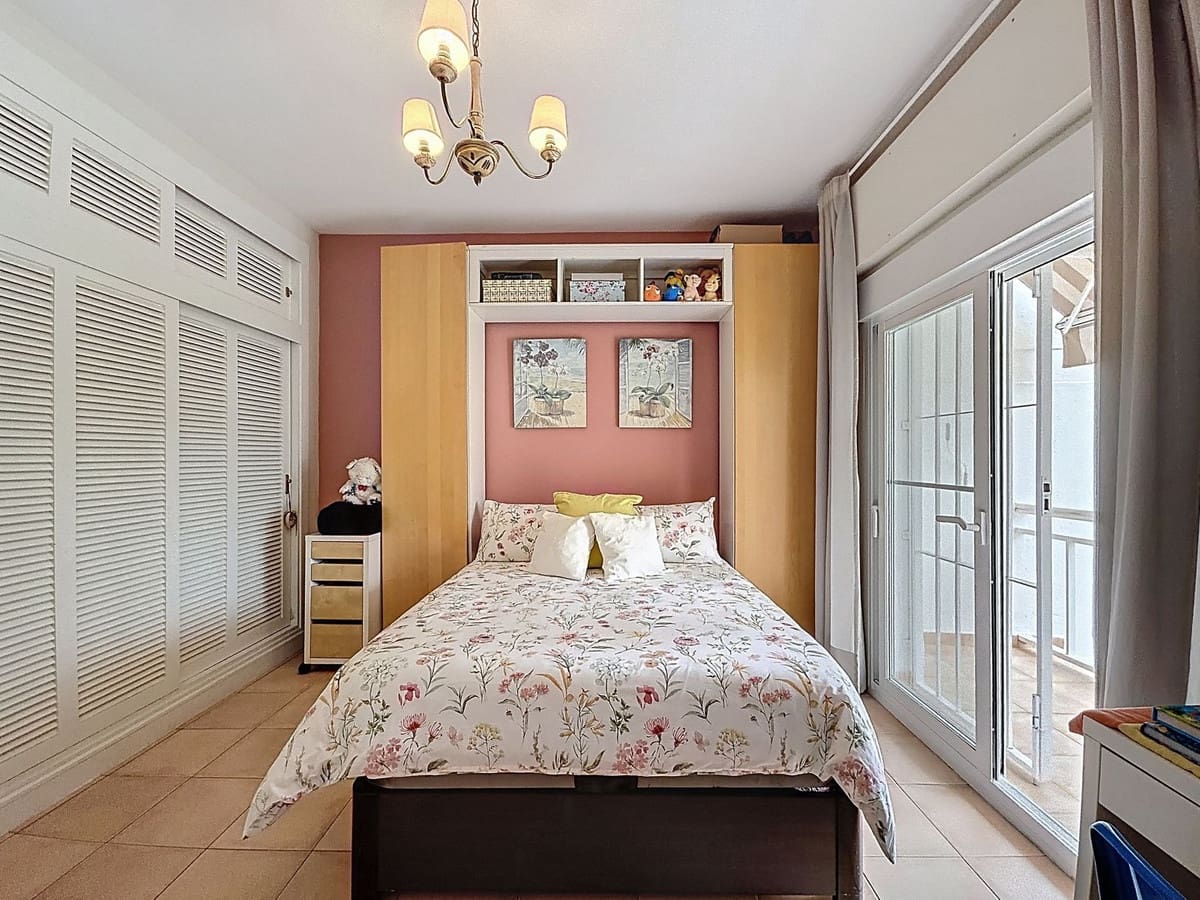 4 chambre Maison de Ville à vendre à Marbella avec piscine - 949 000 € (Ref: 10023193)