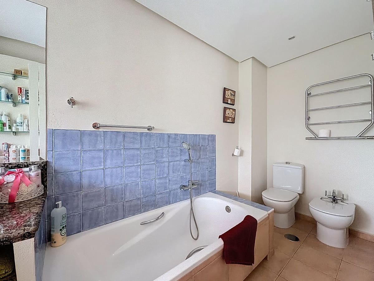 4 chambre Maison de Ville à vendre à Marbella avec piscine - 949 000 € (Ref: 10023193)