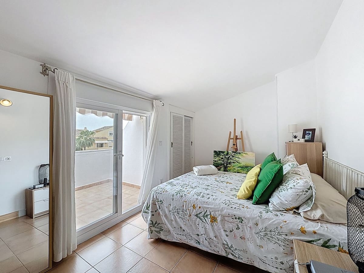4 chambre Maison de Ville à vendre à Marbella avec piscine - 949 000 € (Ref: 10023193)