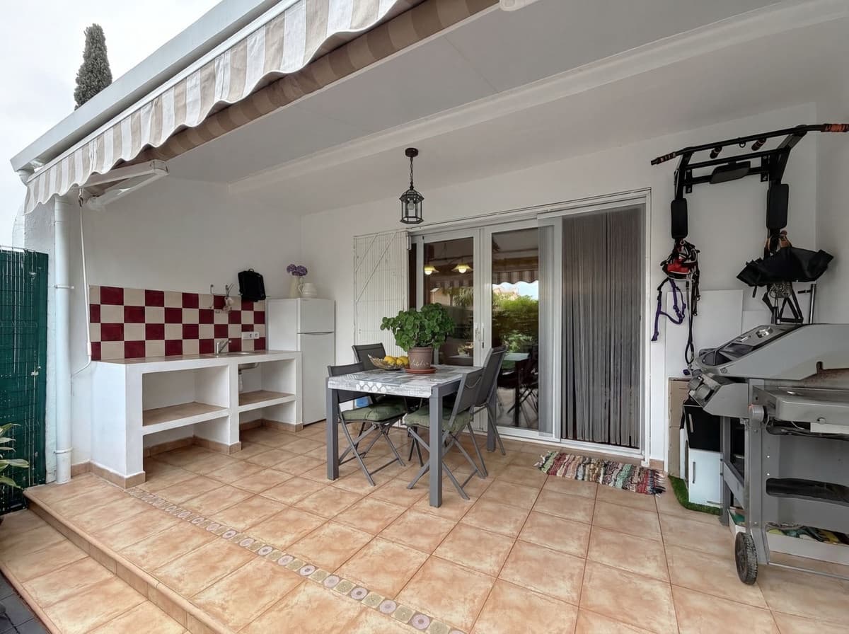 4 chambre Maison de Ville à vendre à Marbella avec piscine - 949 000 € (Ref: 10023193)
