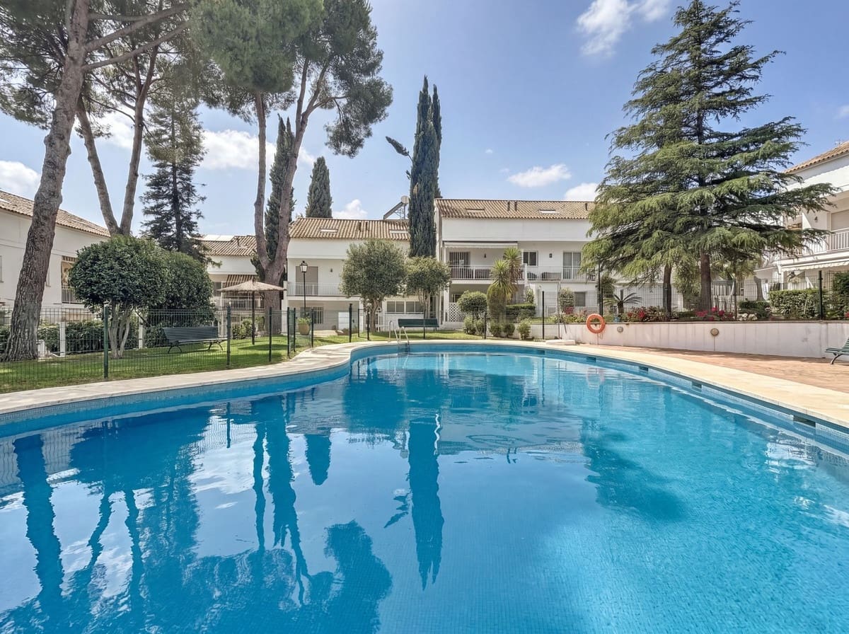 4 chambre Maison de Ville à vendre à Marbella avec piscine - 949 000 € (Ref: 10023193)