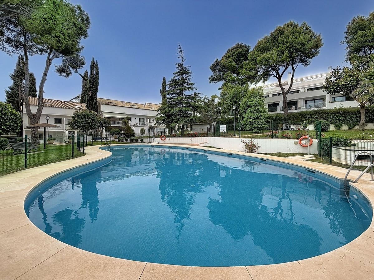 4 chambre Maison de Ville à vendre à Marbella avec piscine - 949 000 € (Ref: 10023193)