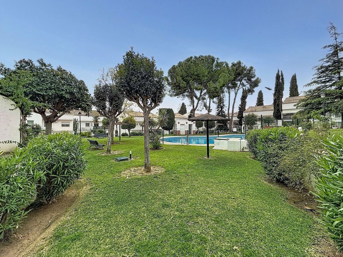 4 chambre Maison de Ville à vendre à Marbella avec piscine - 949 000 € (Ref: 10023193)