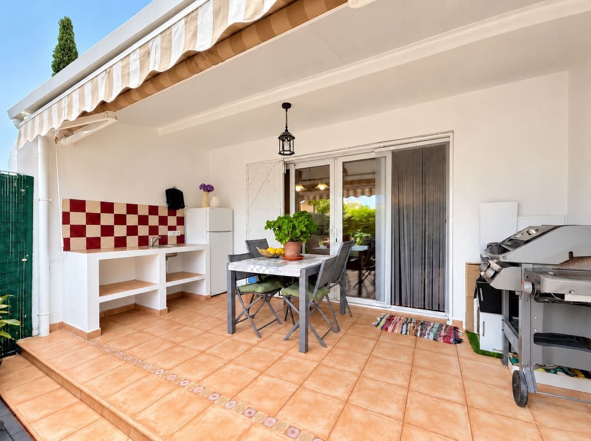 4 bedroom Townhouse for sale in Marbella with pool - € 835,000 (Ref: 10023193)