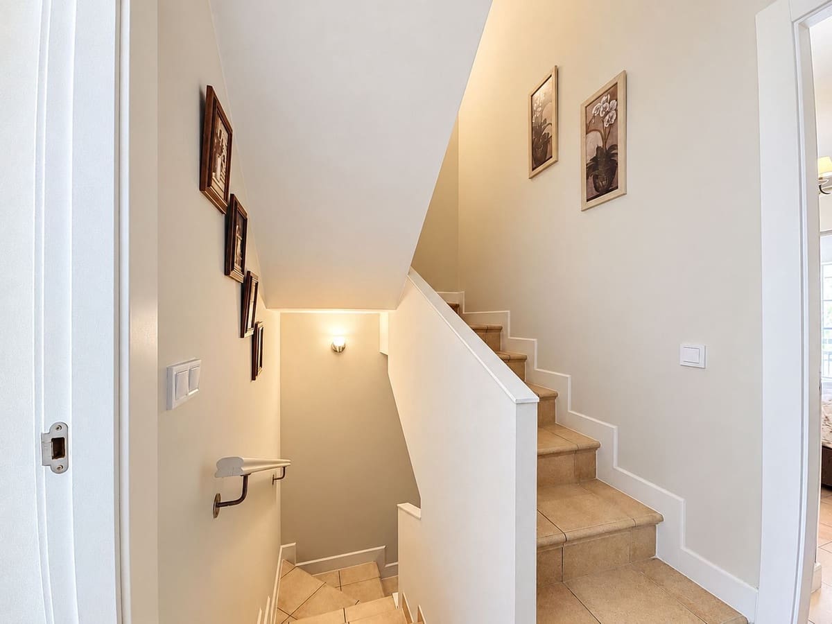 4 bedroom Townhouse for sale in Marbella with pool - € 835,000 (Ref: 10023193)