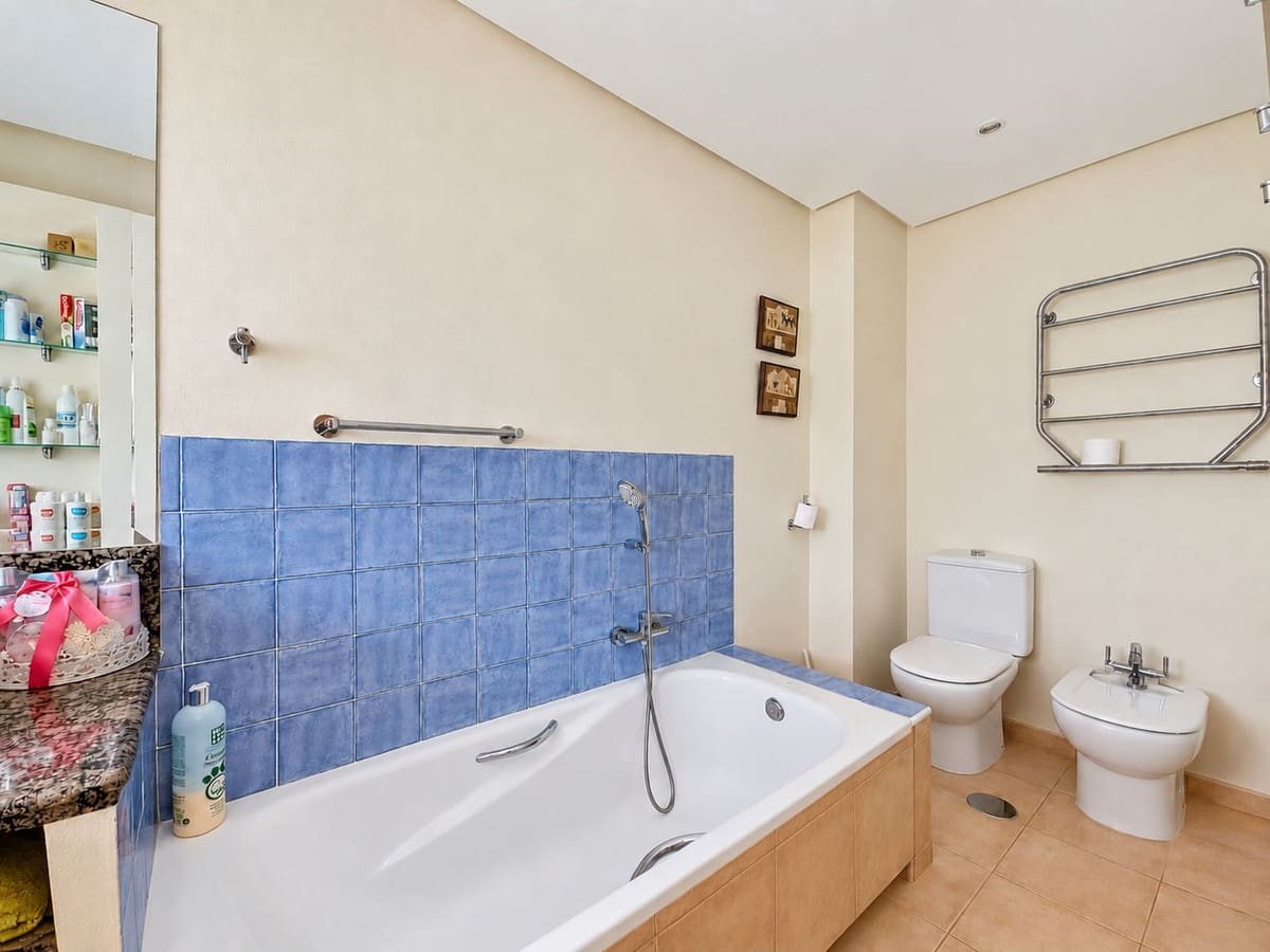 4 bedroom Townhouse for sale in Marbella with pool - € 835,000 (Ref: 10023193)