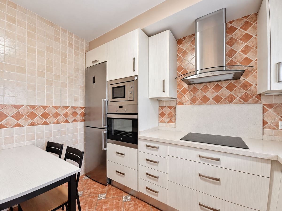 4 bedroom Townhouse for sale in Marbella with pool - € 835,000 (Ref: 10023193)