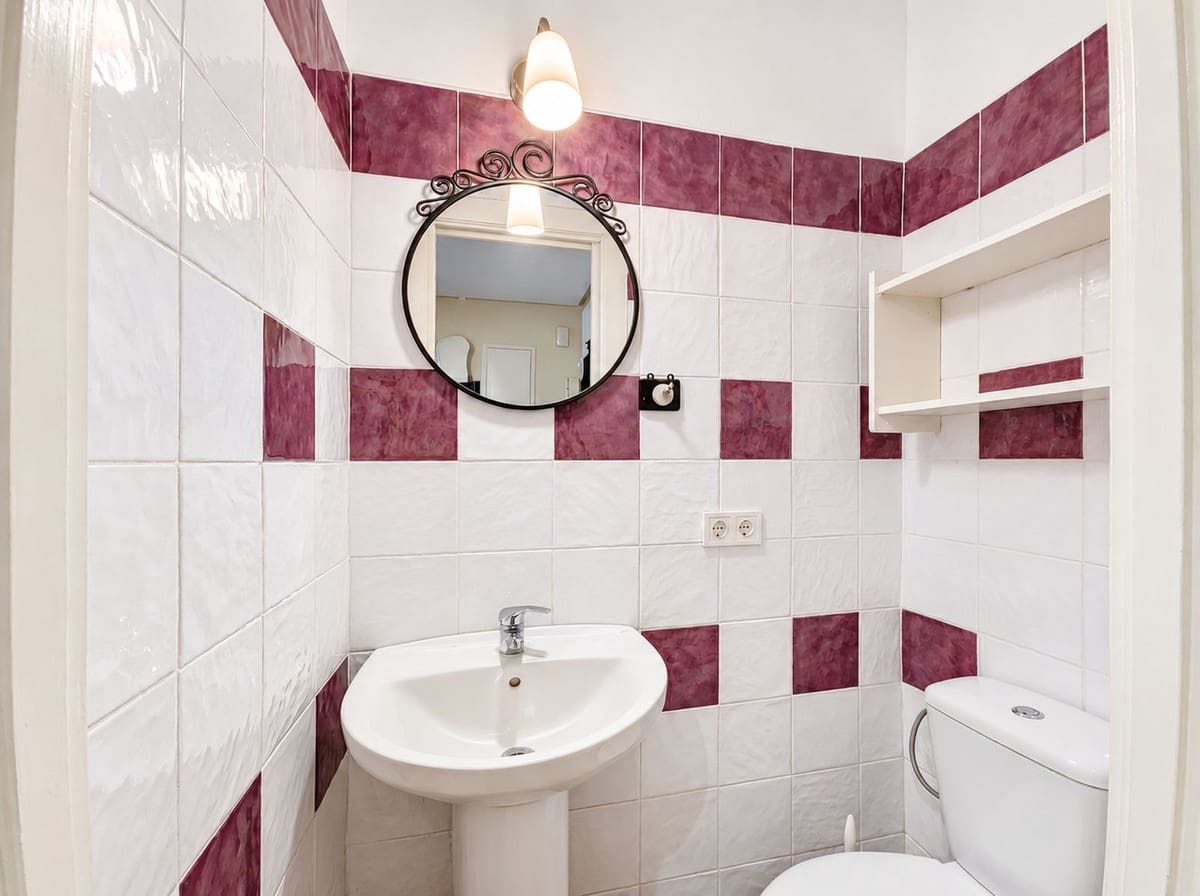 4 bedroom Townhouse for sale in Marbella with pool - € 835,000 (Ref: 10023193)