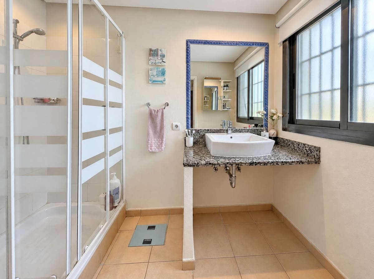 4 bedroom Townhouse for sale in Marbella with pool - € 835,000 (Ref: 10023193)