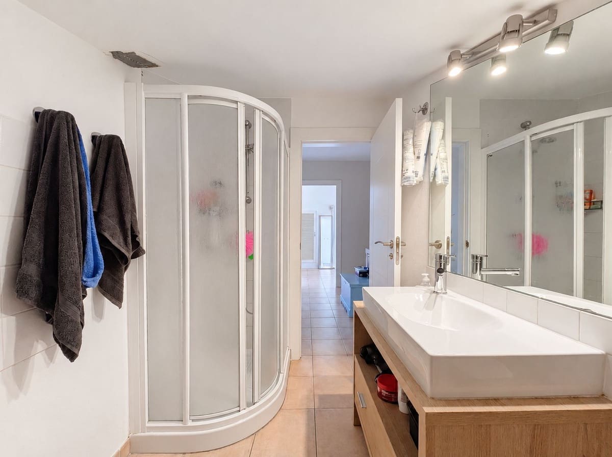 4 bedroom Townhouse for sale in Marbella with pool - € 835,000 (Ref: 10023193)