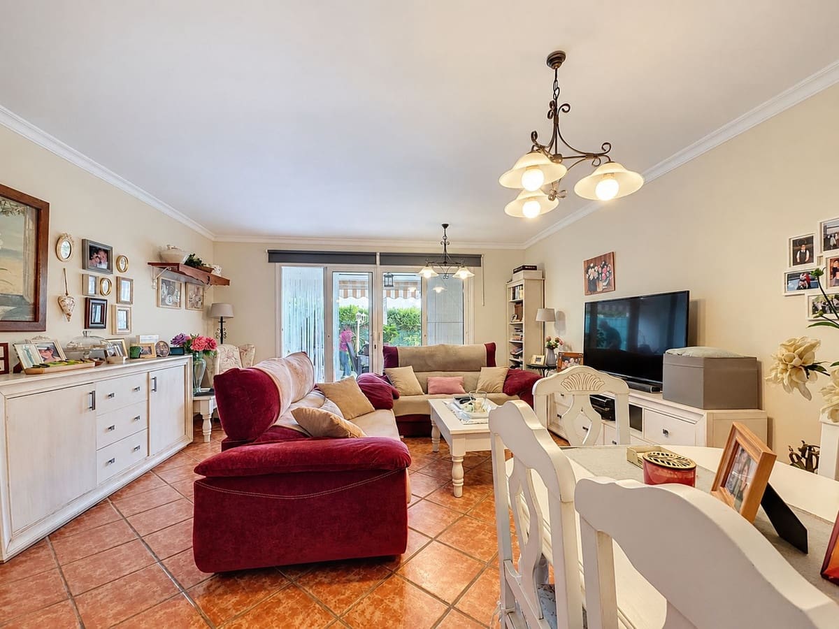 4 bedroom Townhouse for sale in Marbella with pool - € 835,000 (Ref: 10023193)