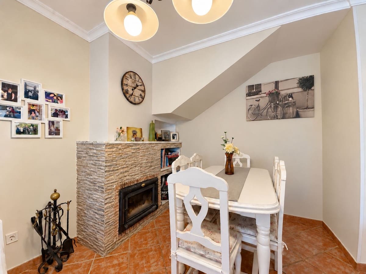 4 bedroom Townhouse for sale in Marbella with pool - € 835,000 (Ref: 10023193)