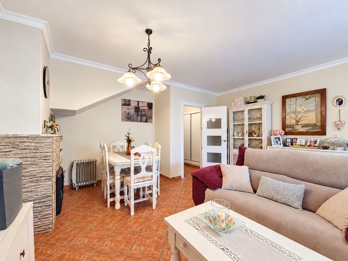 4 bedroom Townhouse for sale in Marbella with pool - € 835,000 (Ref: 10023193)