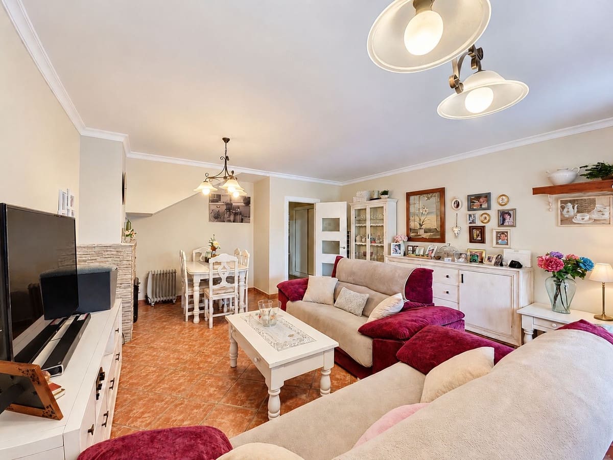 4 bedroom Townhouse for sale in Marbella with pool - € 835,000 (Ref: 10023193)