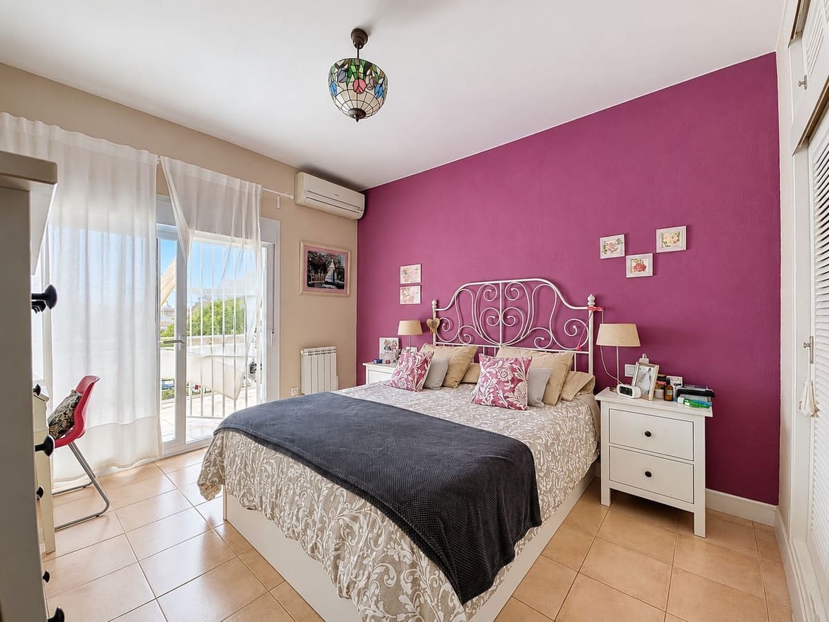 4 bedroom Townhouse for sale in Marbella with pool - € 835,000 (Ref: 10023193)