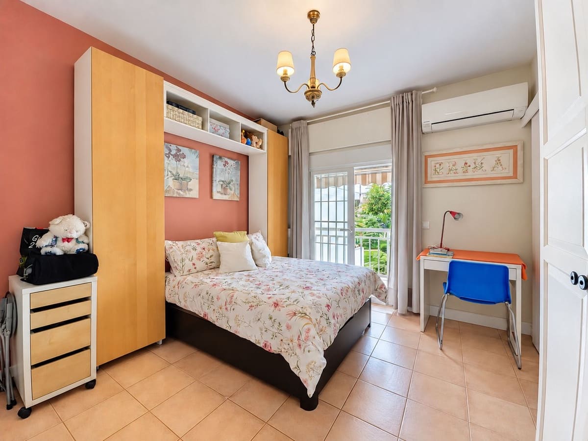 4 bedroom Townhouse for sale in Marbella with pool - € 835,000 (Ref: 10023193)