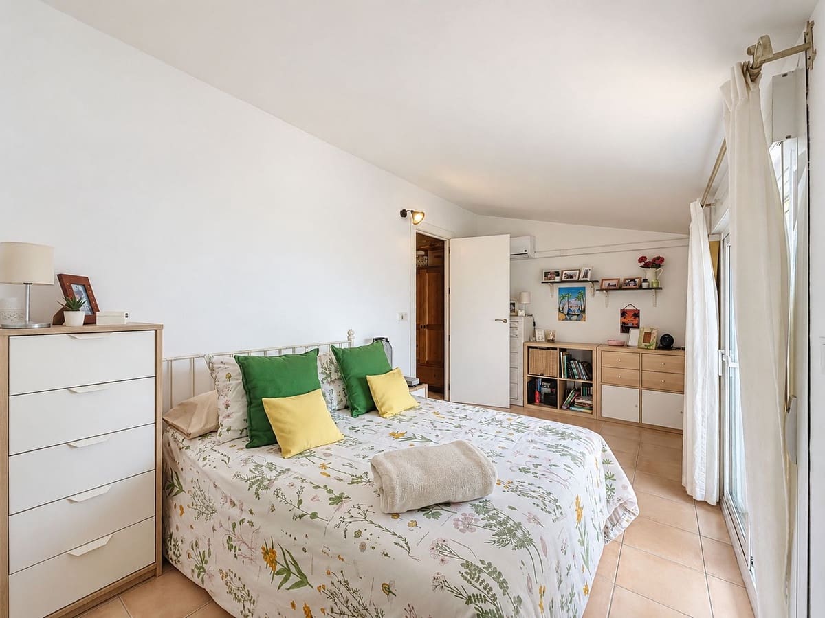 4 bedroom Townhouse for sale in Marbella with pool - € 835,000 (Ref: 10023193)