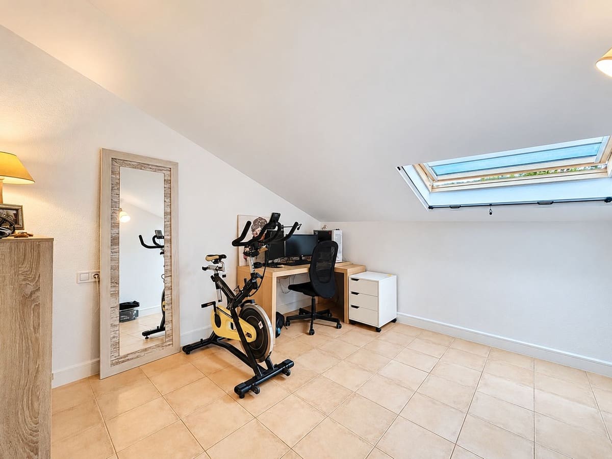 4 bedroom Townhouse for sale in Marbella with pool - € 835,000 (Ref: 10023193)