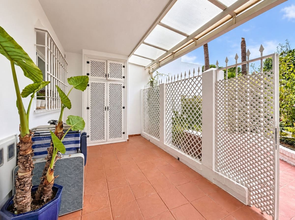 4 bedroom Townhouse for sale in Marbella with pool - € 835,000 (Ref: 10023193)
