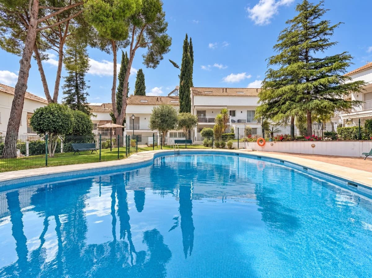 4 bedroom Townhouse for sale in Marbella with pool - € 835,000 (Ref: 10023193)