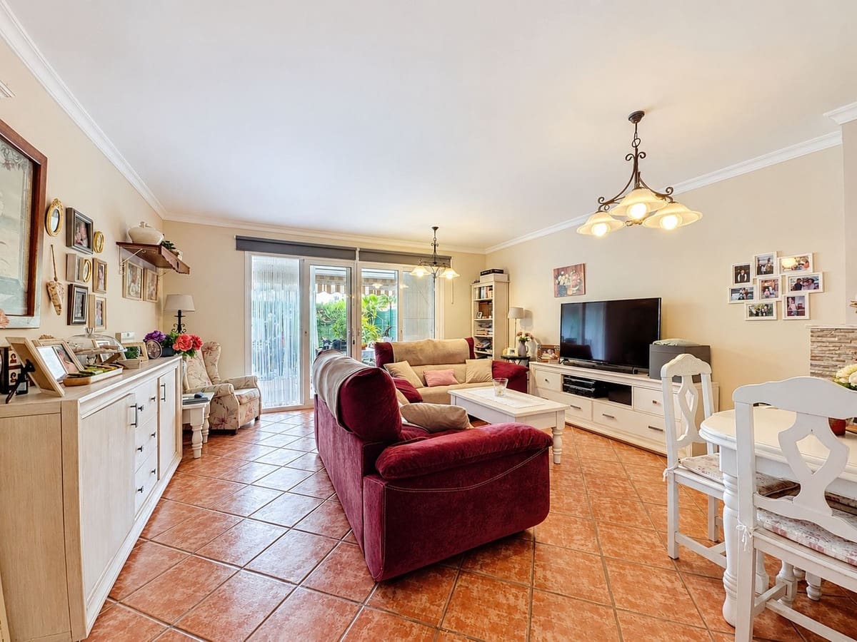 4 bedroom Townhouse for sale in Marbella with pool - € 835,000 (Ref: 10023193)