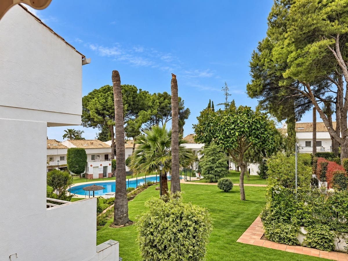 4 bedroom Townhouse for sale in Marbella with pool - € 835,000 (Ref: 10023193)