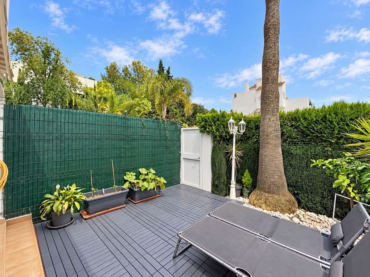 4 bedroom Townhouse for sale in Marbella with pool - € 835,000 (Ref: 10023193)