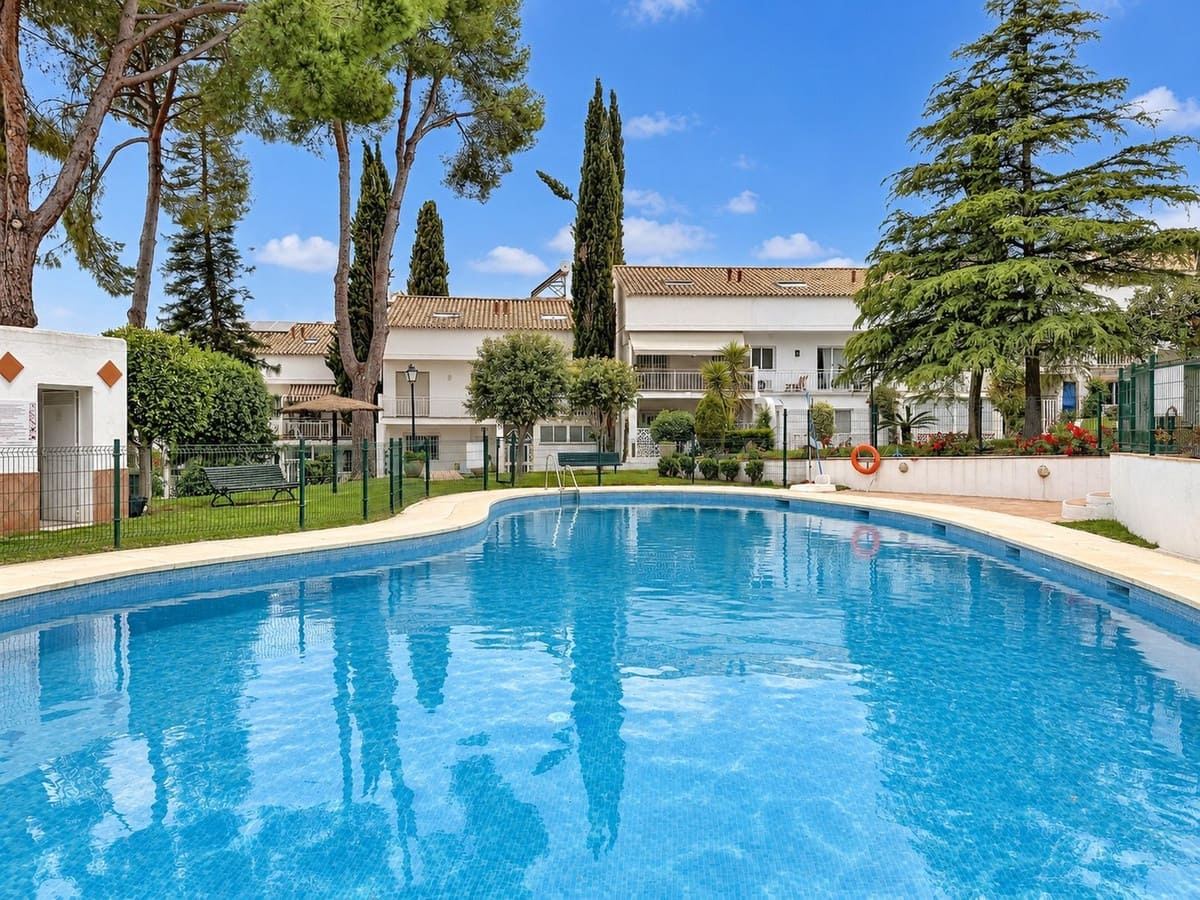 4 bedroom Townhouse for sale in Marbella with pool - € 835,000 (Ref: 10023193)
