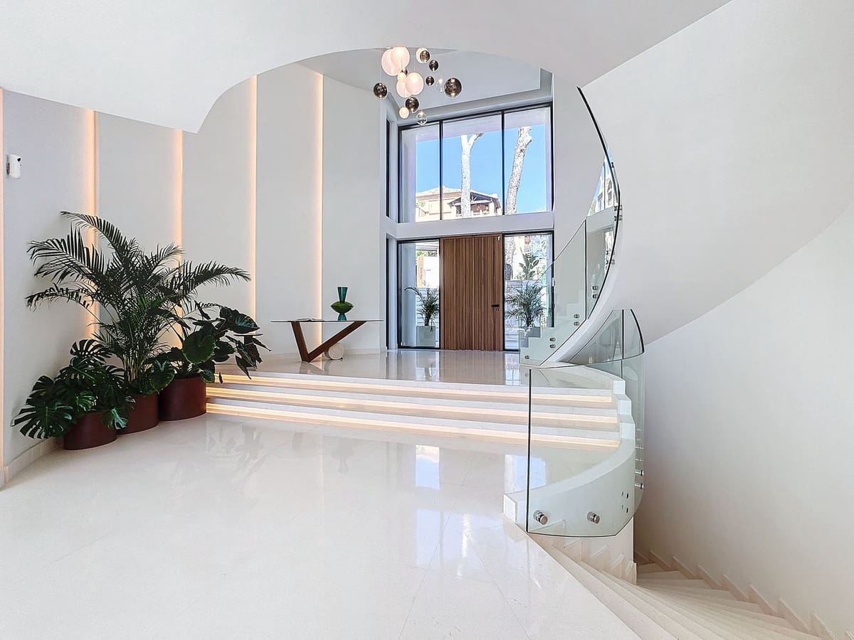 6 bedroom Villa for sale in Marbella with pool garage - € 10,970,000 (Ref: 10038959)