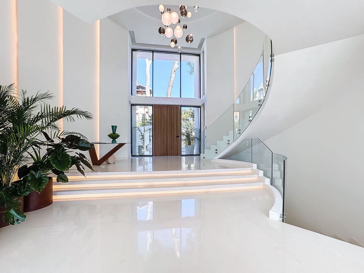 6 bedroom Villa for sale in Marbella with pool garage - € 10,970,000 (Ref: 10038959)