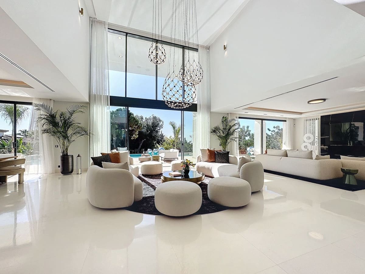 6 bedroom Villa for sale in Marbella with pool garage - € 10,970,000 (Ref: 10038959)
