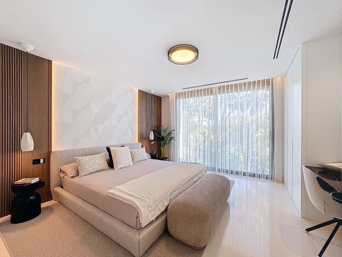 6 bedroom Villa for sale in Marbella with pool garage - € 10,970,000 (Ref: 10038959)
