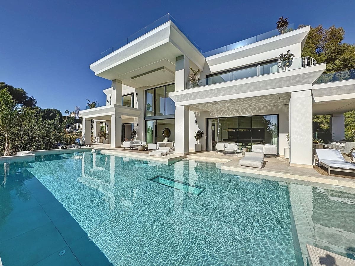 6 bedroom Villa for sale in Marbella with pool garage - € 10,970,000 (Ref: 10038959)