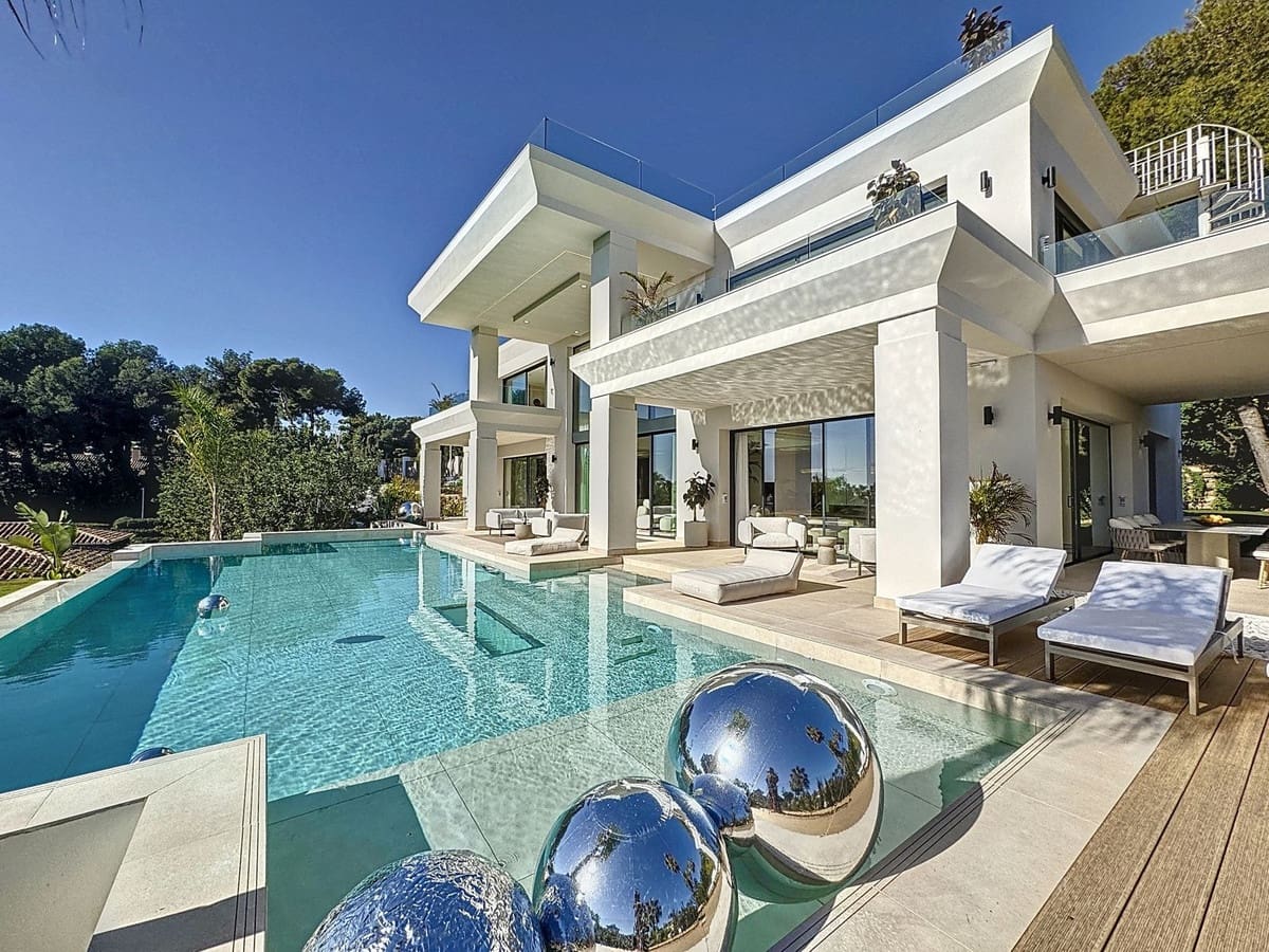 6 bedroom Villa for sale in Marbella with pool garage - € 10,970,000 (Ref: 10038959)