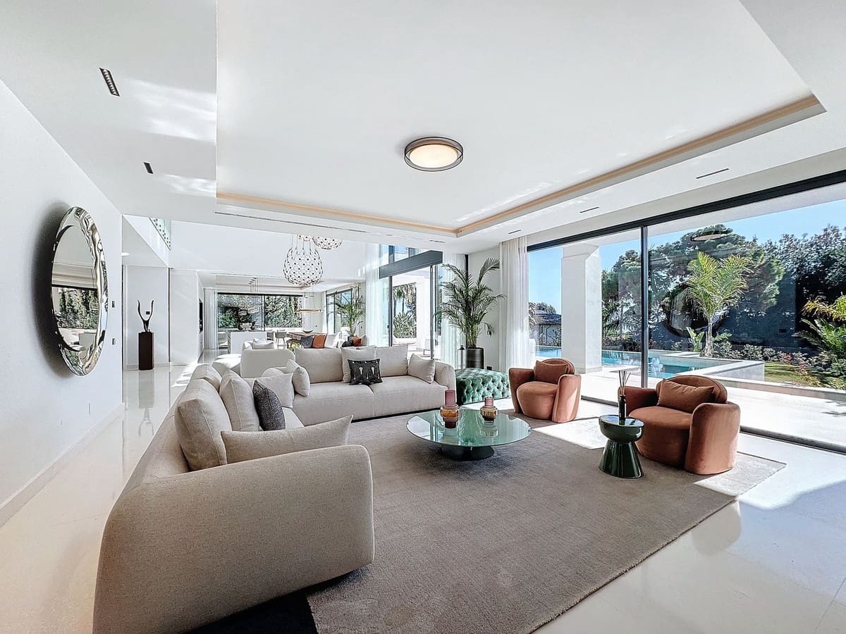 6 bedroom Villa for sale in Marbella with pool garage - € 10,970,000 (Ref: 10038959)