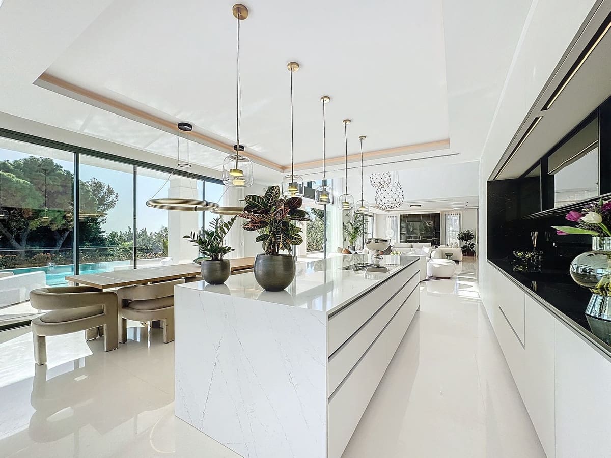 6 bedroom Villa for sale in Marbella with pool garage - € 10,970,000 (Ref: 10038959)