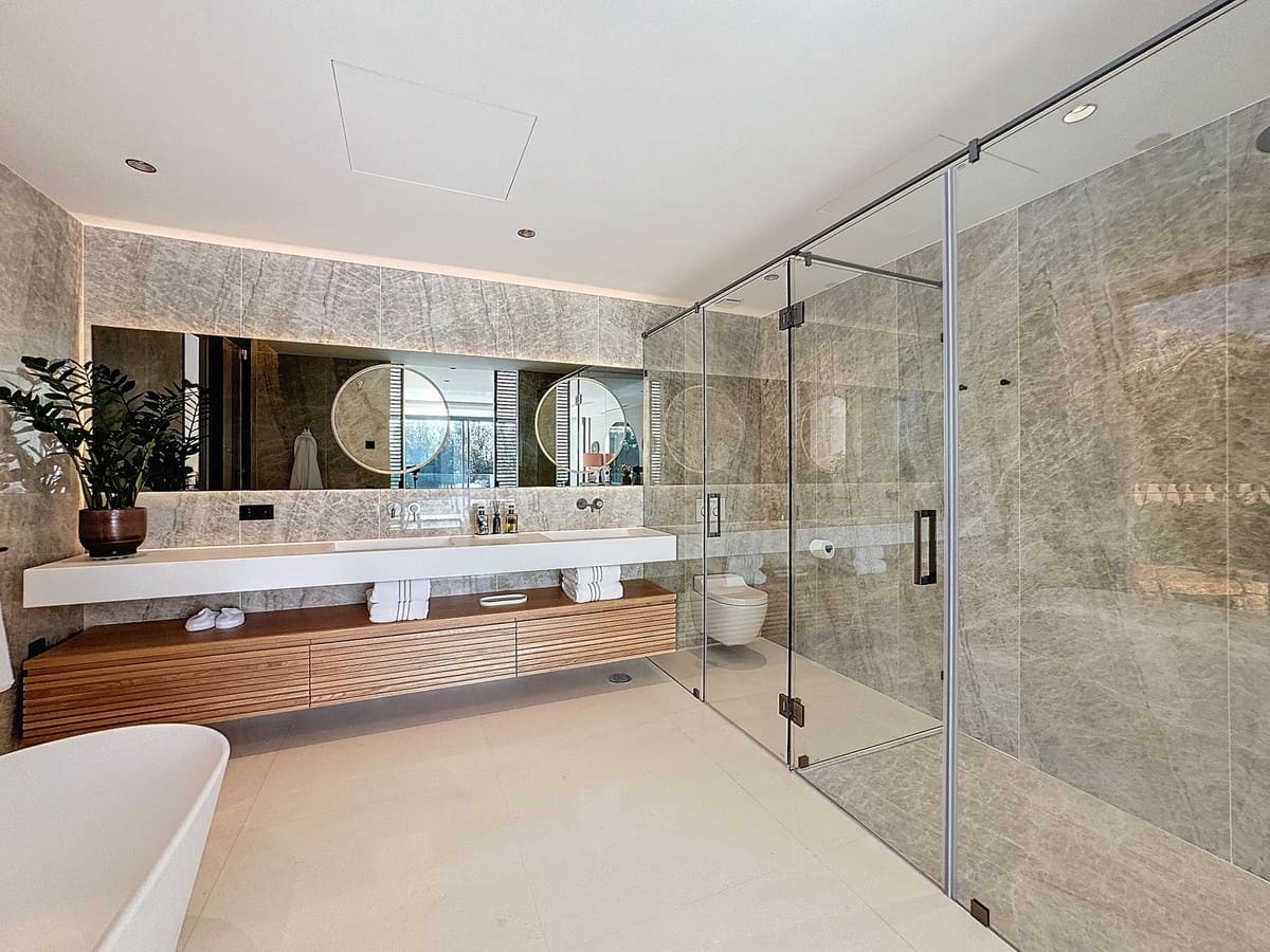 6 bedroom Villa for sale in Marbella with pool garage - € 10,970,000 (Ref: 10038959)