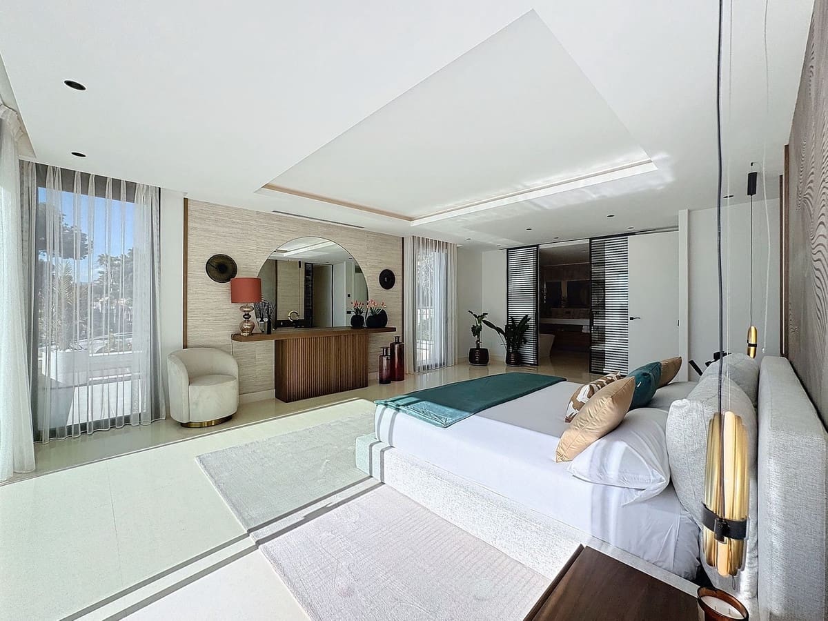 6 bedroom Villa for sale in Marbella with pool garage - € 10,970,000 (Ref: 10038959)