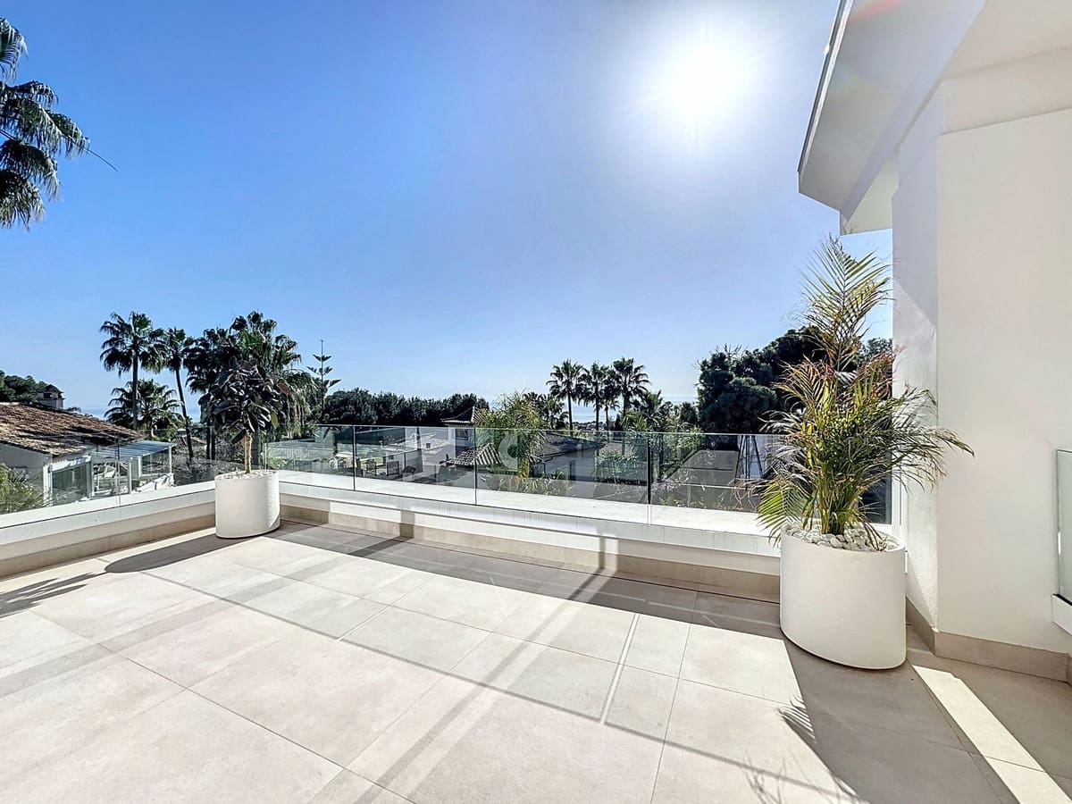 6 bedroom Villa for sale in Marbella with pool garage - € 10,970,000 (Ref: 10038959)