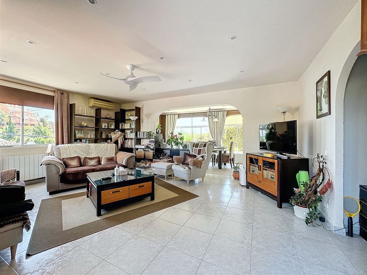 2 Zimmer Villa zu verkaufen in Nueva Andalucia mit Pool Garage - 1.200.000 € (Ref: 10044379)