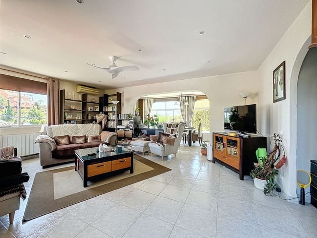 2 Zimmer Villa zu verkaufen in Nueva Andalucia, Marbella mit Pool Garage - 1.200.000 € (Ref: 10044379)