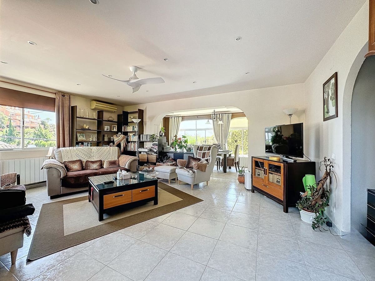 2 Zimmer Villa zu verkaufen in Nueva Andalucia mit Pool Garage - 1.200.000 € (Ref: 10044379)