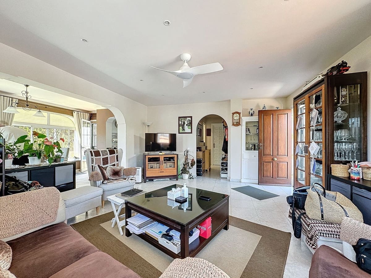 2 Zimmer Villa zu verkaufen in Nueva Andalucia mit Pool Garage - 1.200.000 € (Ref: 10044379)