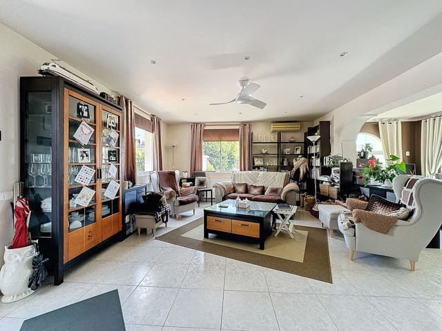 2 Zimmer Villa zu verkaufen in Nueva Andalucia, Marbella mit Pool Garage - 1.200.000 € (Ref: 10044379)