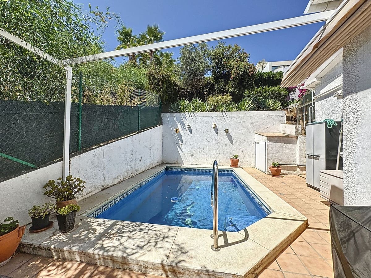 2 Zimmer Villa zu verkaufen in Nueva Andalucia mit Pool Garage - 1.200.000 € (Ref: 10044379)