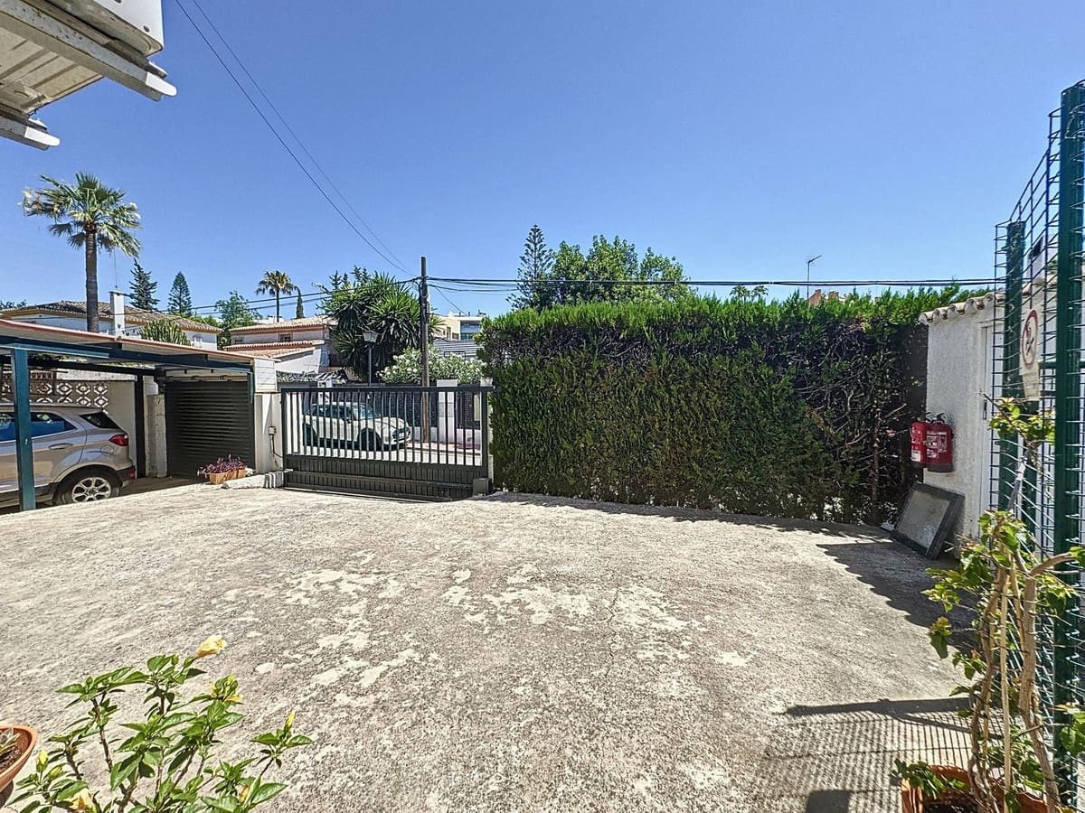 2 Zimmer Villa zu verkaufen in Nueva Andalucia mit Pool Garage - 1.200.000 € (Ref: 10044379)
