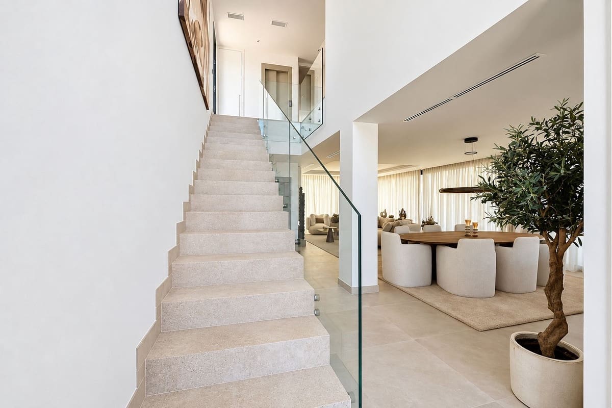 5 bedroom Villa for sale in Marbella with pool garage - € 4,600,000 (Ref: 10057549)
