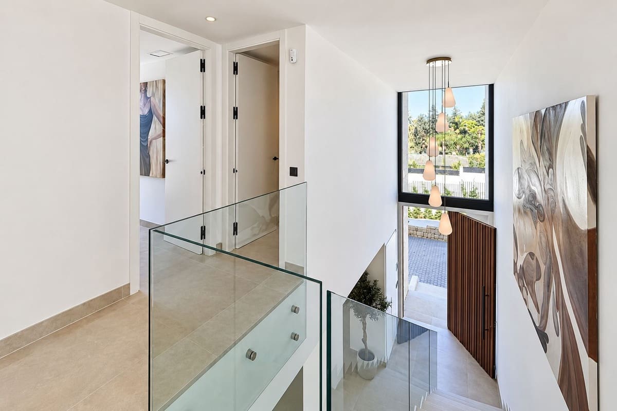 5 bedroom Villa for sale in Marbella with pool garage - € 4,600,000 (Ref: 10057549)