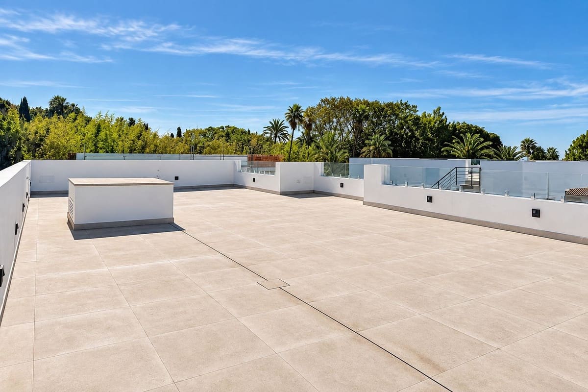 5 bedroom Villa for sale in Marbella with pool garage - € 4,600,000 (Ref: 10057549)