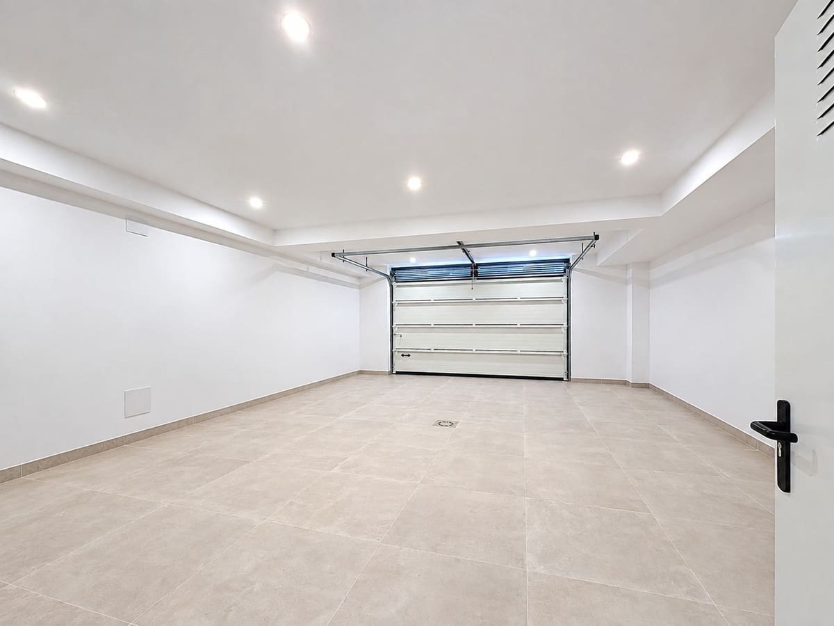 5 bedroom Villa for sale in Marbella with pool garage - € 4,600,000 (Ref: 10057549)
